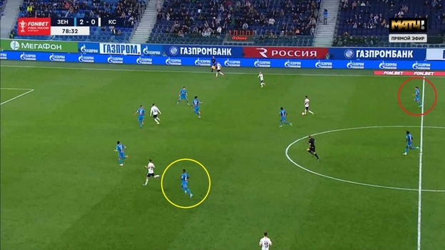 Мостовой бросил соперников на своей бровке. Фото Скриншот трансляции Мостовой бросил соперников на своей бровке. Фото Скриншот трансляции