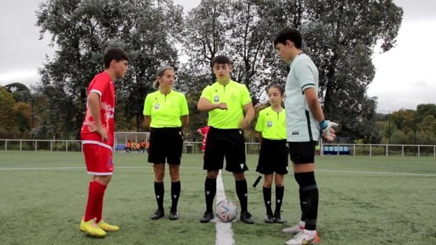 Семейная бригада арбитров в испанской Понтеведре. Семейная бригада арбитров в испанской Понтеведре.