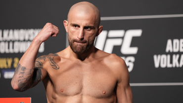 Алекс Волкановски.