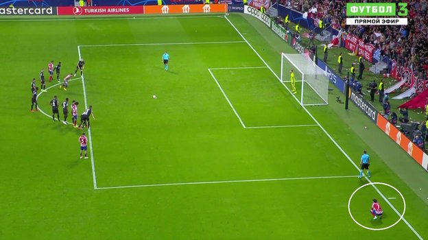 Жоау Феликс во время пенальти. Жоау Феликс во время пенальти.