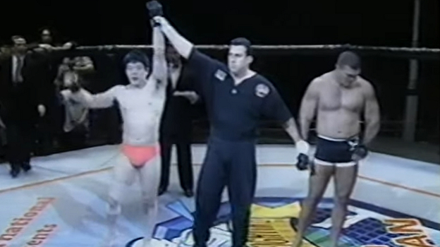 Бой Кадзуши Сакураба — Конон Силвейра. Фото Скриншот трансляции Бой Кадзуши Сакураба — Конон Силвейра. Фото Скриншот трансляции