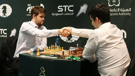 Карлсен и Непомнящий встретятся в полуфинале ЧМ по шахматам Фишера. Ян вынес Со и попал в мемы