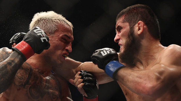 Чарльз Оливейра и Ислам Махачев. Фото Reuters Чарльз Оливейра и Ислам Махачев. Фото Reuters
