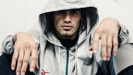 Стал свидетелем убийства и ходил по улице с ножом. Жуткий соперник Бивола