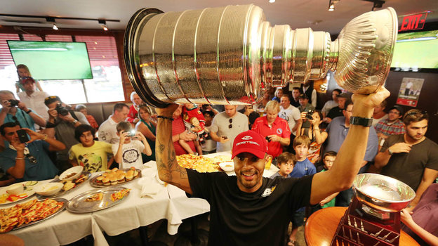 Рэй Эмери с Кубком Стэнли. Фото Global Look Press Рэй Эмери с Кубком Стэнли. Фото Global Look Press