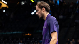 Медведев сенсационно вылетел с парижского «мастерса». Даниил не смог защитить 600 очков