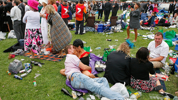Газон превращается в поле для пикника. Фото Getty Images Газон превращается в поле для пикника. Фото Getty Images