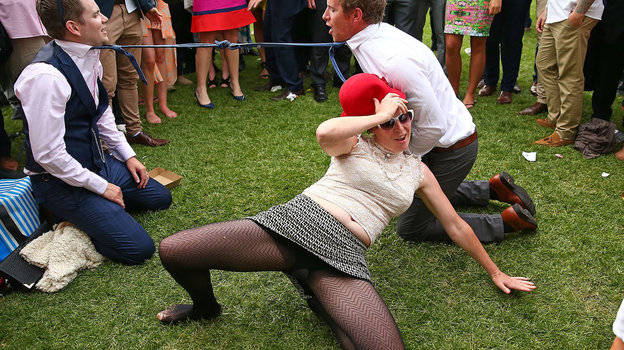 «Подвижные игры» на ипподроме во время Кубка. Фото Getty Images «Подвижные игры» на ипподроме во время Кубка. Фото Getty Images