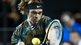 Рублев вылетел с «мастерса» в Париже вслед за Медведевым. Что за невезение