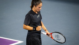 Касаткина выиграла у финалистки «Ролан Гаррос». Россиянка поборется за полуфинал Итогового турнира