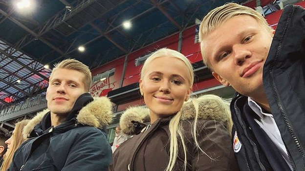 Астор, Габриэлла и Эрлин на стадионе. Фото Соцсети Астор, Габриэлла и Эрлин на стадионе. Фото Соцсети
