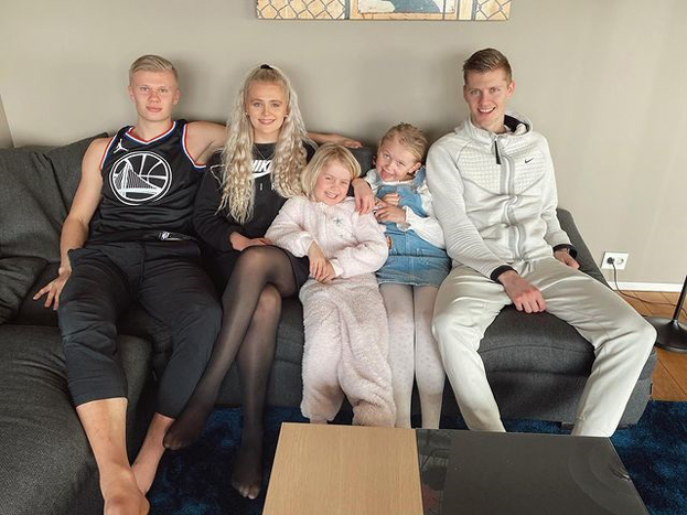 Семейное фото на память. Фото Соцсети Семейное фото на память. Фото Соцсети