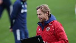 Карпин отцепил Чистякова и взял Пиняева с Карпукасом. Тренер строит сборную России послезавтрашнего дня