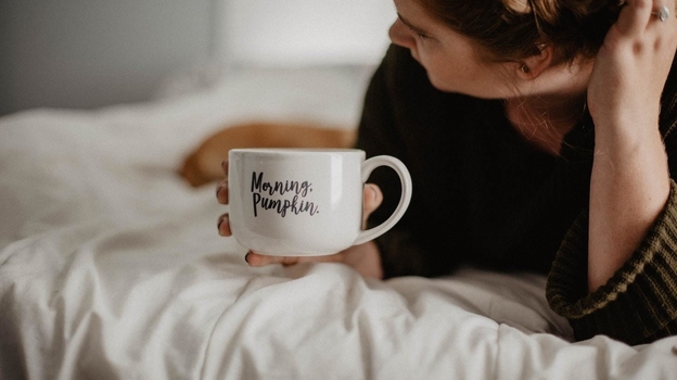 Кортизол вырабатывается под утро, в 6-7 часов. Фото unsplash.com Кортизол вырабатывается под утро, в 6-7 часов. Фото unsplash.com