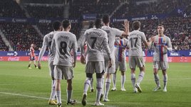 Невероятный гол помог «Барселоне» выиграть в меньшинстве, «Наполи» побеждает без Хвичи, Мане травмировался перед чемпионатом мира