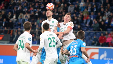 Игроки «Ахмата» против «Зенита».