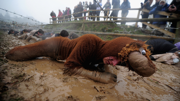 Гонка Tough Guy в Пертоне. Фото Getty Images Гонка Tough Guy в Пертоне. Фото Getty Images