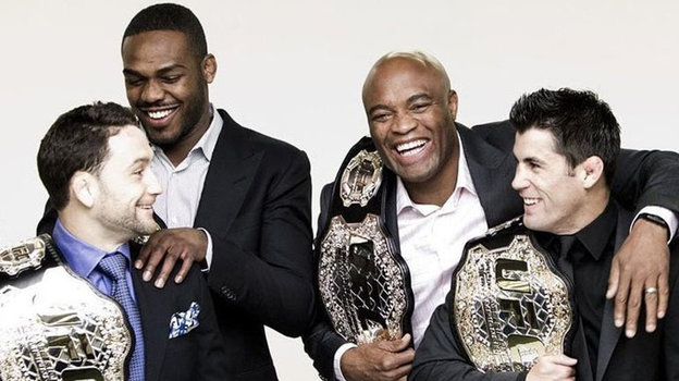 Встреча чемпионов UFC, 2011 год. Фото MMAfighting.com Встреча чемпионов UFC, 2011 год. Фото MMAfighting.com