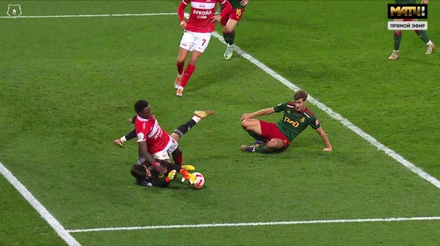 Эпизод матча РПЛ «Локомотив» — «Спартак». Эпизод матча РПЛ «Локомотив» — «Спартак».