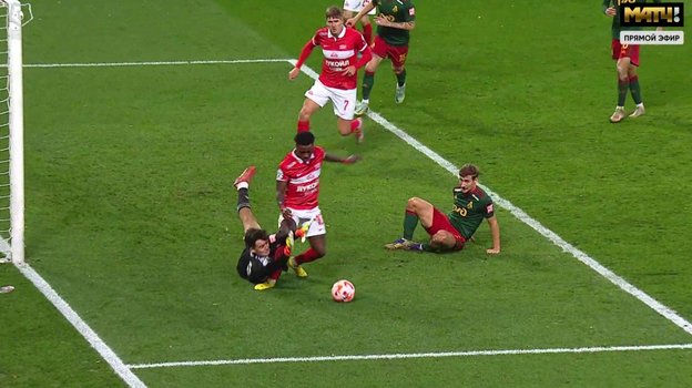 Эпизод матча РПЛ «Локомотив» — «Спартак». Эпизод матча РПЛ «Локомотив» — «Спартак».