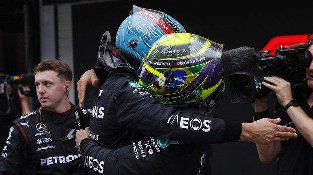 Джордж Расселл и Льюис Хэмилтон. Фото Reuters Джордж Расселл и Льюис Хэмилтон. Фото Reuters