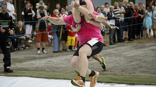 Чемпионат мира по ношению жен. Фото Reuters Чемпионат мира по ношению жен. Фото Reuters