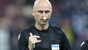 Российский арбитр Сергей Карасев.