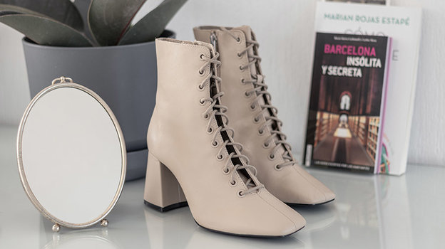 Женская обувь. Фото Unsplash Женская обувь. Фото Unsplash