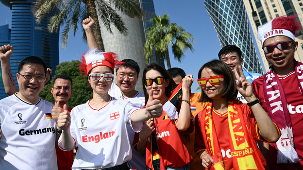 Футбольные фанаты в Катаре. Фото Global Look Press Футбольные фанаты в Катаре. Фото Global Look Press