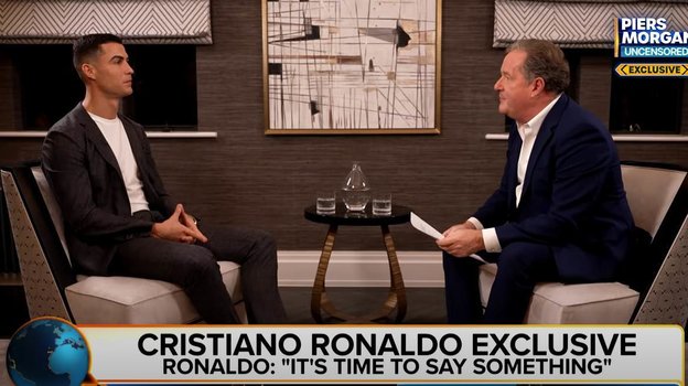 Криштиану Роналду во время интервью Пирсу Моргану. Криштиану Роналду во время интервью Пирсу Моргану.