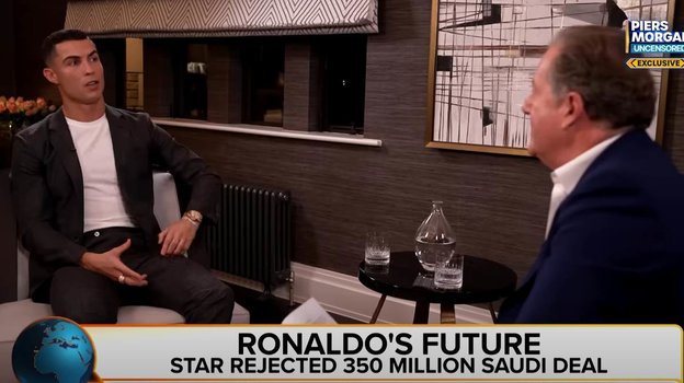 Криштиану Роналду во время интервью Пирсу Моргану. Криштиану Роналду во время интервью Пирсу Моргану.