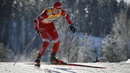 Большунов остался без медалей в первой гонке сезона. В финале спринта его подвела сломанная палка