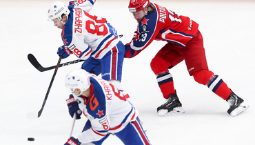 Хоккеисты ЦСКА и СКА.