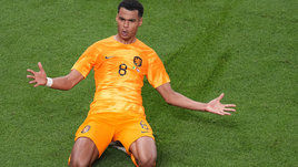 «Берегитесь, скоро я стану мужчиной». Новый герой Нидерландов снимался в рэп-видео и мечтает о «МЮ»