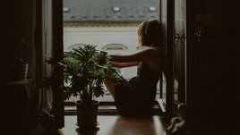 Как справиться с тоской по дому? 8 советов психолога