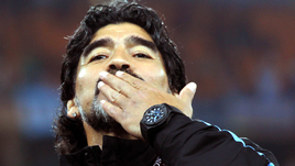 «Только два игрока из моих современников могли забить так: Марадона и Месси». Два года без гения