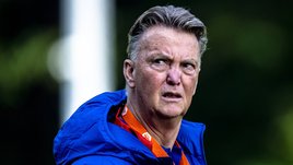 «Ездил в больницу по ночам, игроки ничего не знали». Шокирующая борьба ван Гала с раком