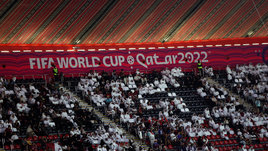 ФИФА разрешила радужные флаги на ЧМ-2022, но запретила англичанам костюмы крестоносцев. А в Германии раскол из-за политических жестов