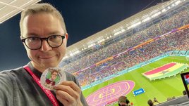 «Подали заявку на Книгу рекордов Гиннесса». Интервью комментатора Тимура Журавеля, который поставил цель посетить все 64 матча ЧМ-2022