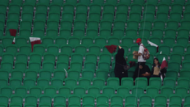 «Хаос на стадионах, свободные места и завышенные цены». Мировые СМИ — о проблемах ЧМ-2022