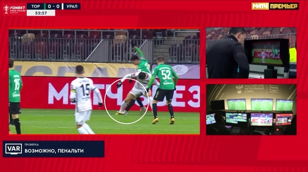 Стефан Шапич в своей штрафной площади сбил Алексея Каштанова. Стефан Шапич в своей штрафной площади сбил Алексея Каштанова.