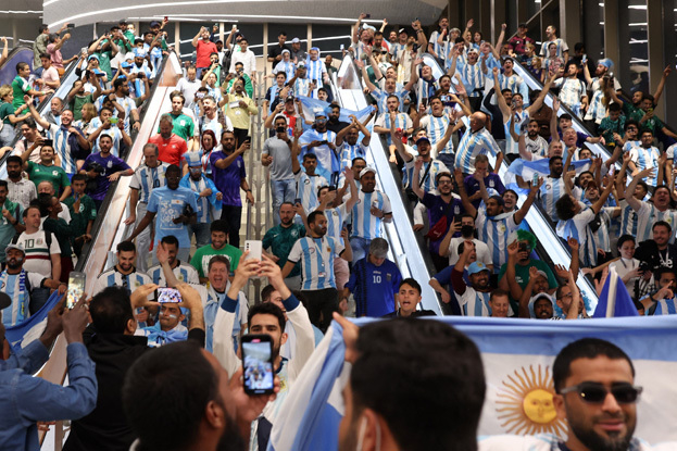 Болельщики в метро в Дохе. Фото Reuters Болельщики в метро в Дохе. Фото Reuters