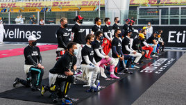 «Русские не встают на колени». Как акция BLM вызвала скандал в «Формуле-1»