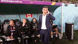 «У тебя есть язык, но есть ли яйца?» Тренер Канады взбесил хорватов — местный таблоид опубликовал его голое фото