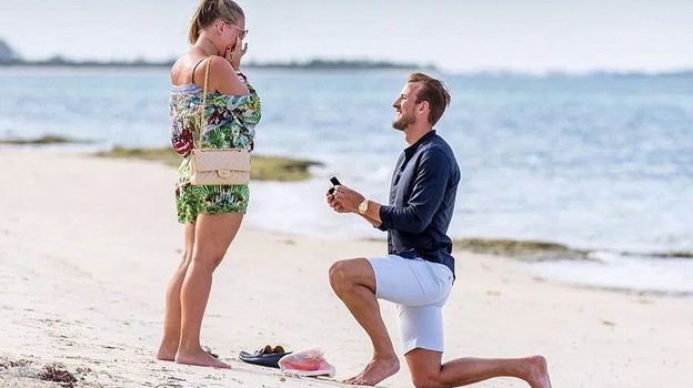 Кейт Гудленд принимает предложение Харри Кейна. Фото Соцсети Кейт Гудленд принимает предложение Харри Кейна. Фото Соцсети