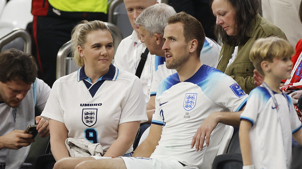 Кейт Гудленд и Харри Кейн на трибуне стадиона в Катаре. Фото Reuters Кейт Гудленд и Харри Кейн на трибуне стадиона в Катаре. Фото Reuters