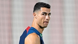 Роналду предлагают 216 миллионов евро, но сейчас ему не до этого. Криштиану сплачивает сборную Португалии