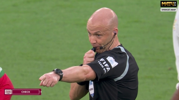 Эпизод матча Корея — Гана, где Андре Айю сыграл рукой. Эпизод матча Корея — Гана, где Андре Айю сыграл рукой.