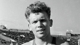 «Он победил благодаря туфле-катапульте». Как западные СМИ затравили нашего рекордсмена