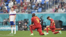 «Какой позор». Как в Англии наехали на сборную России из-за отказа встать на одно колено